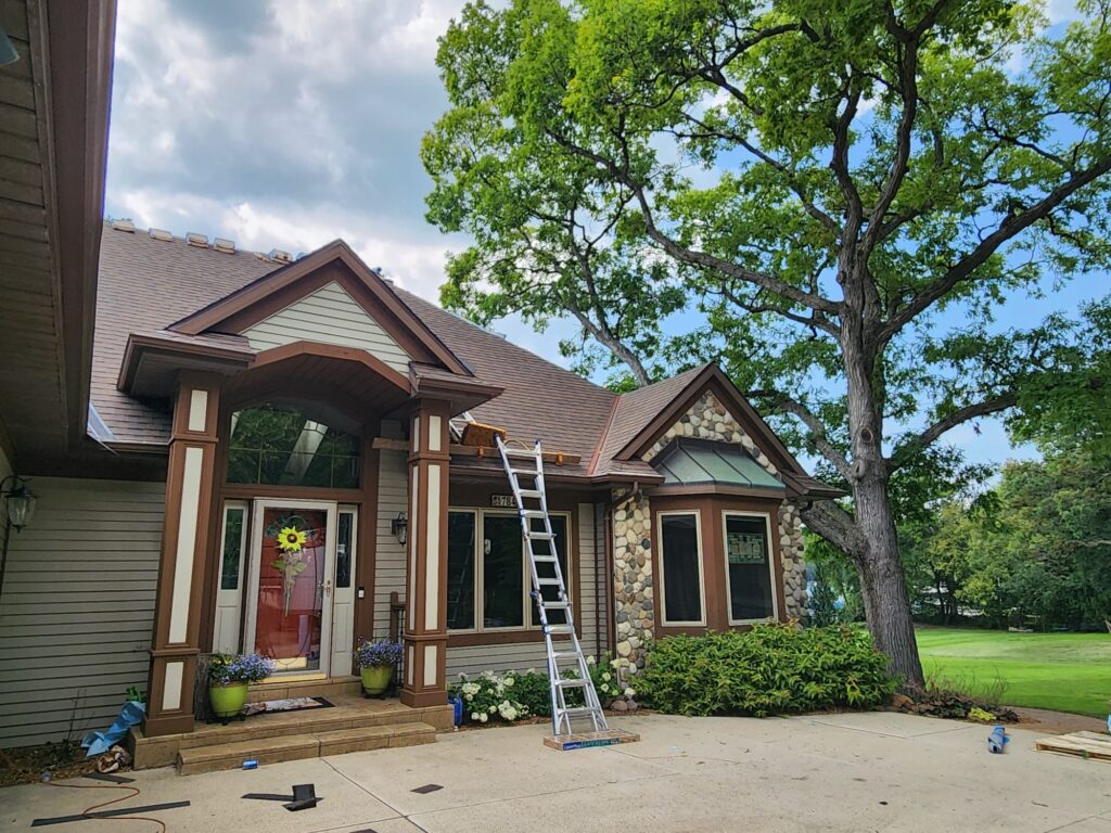 http://Semper%20Fi%20Roofing%20project%20with%20dark%20brown%20shingles%20on%20a%20home%20in%20Milwaukee%20-%202