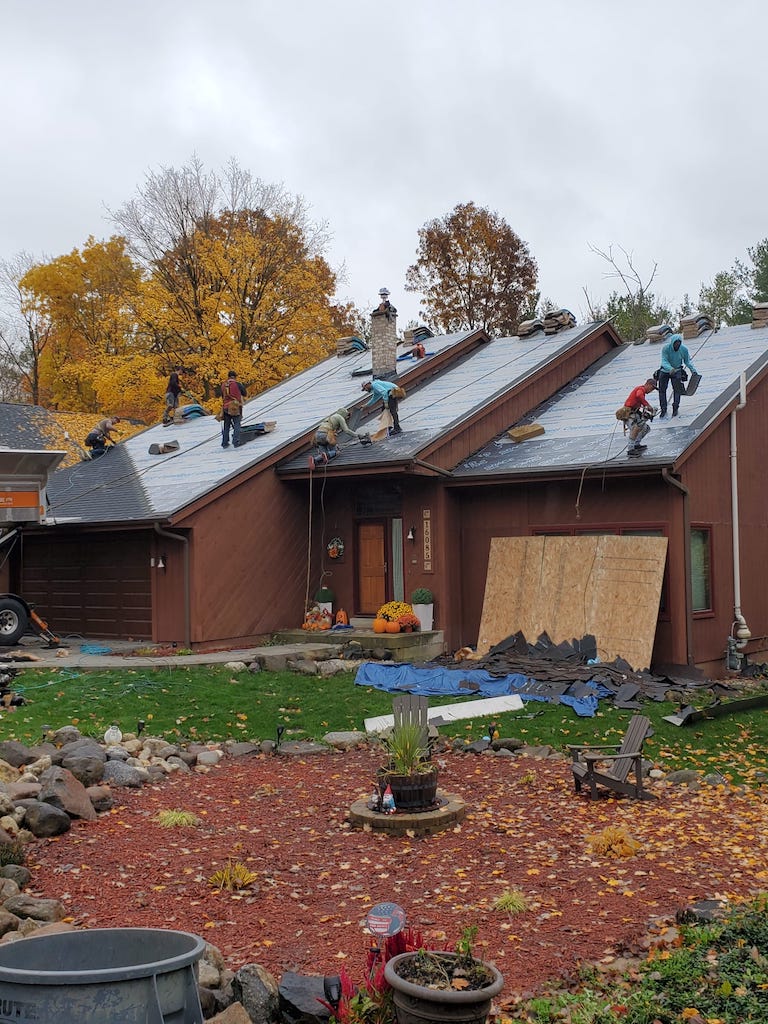 http://Roofing%20Project%20on%20a%20wooden%20home%20in%20Milwaukee,%20WI%20-%2011/2023