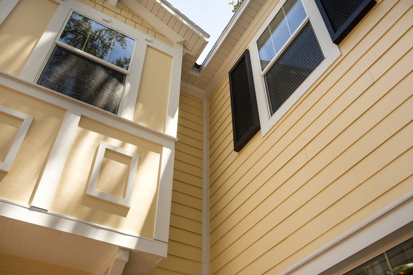 James Hardie Siding in Yellow on a House